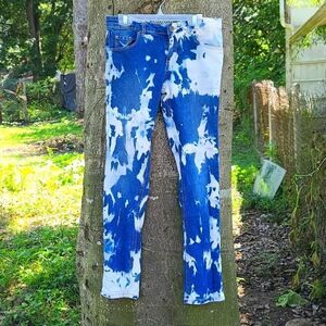 Crazy 8 destroyed acid wash skinny leg jeans